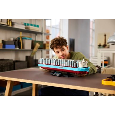 LEGO 40955 Other Kontenerowiec z Napędem Dual-Fuel Maersk – zdjęcie