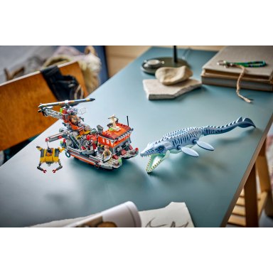 LEGO 77983 Jurassic World Atak mozazaura na łódź – zdjęcie