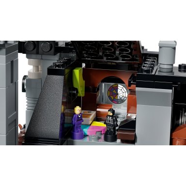 LEGO 76788 Wednesday Akademia Nevermore – zdjęcie