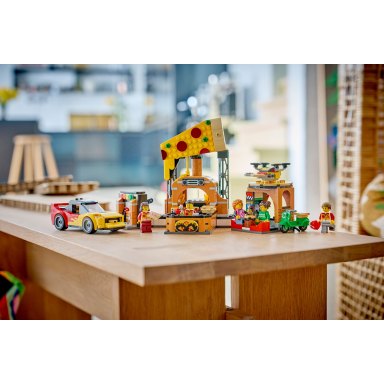 LEGO 60496 City Dostawa pizzy z pojazdami – zdjęcie