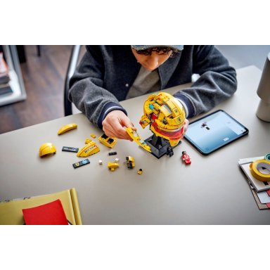 LEGO 43022 Editions Kask Lewis Hamilton Scuderia Ferrari HP – zdjęcie