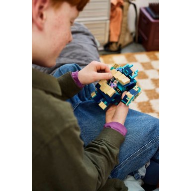 LEGO 21591 Minecraft Bitwa z Twisted Wardenem – zdjęcie
