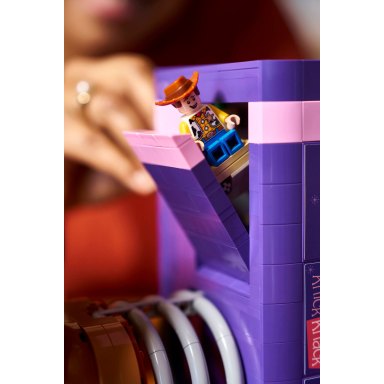 LEGO 43301 Toy Story Cienki — podpórki pod książki – zdjęcie