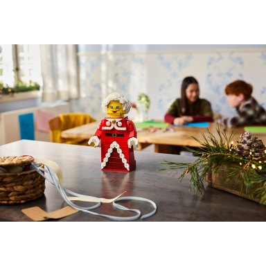 LEGO 40875 Christmas Powiększona minifigurka Pani Mikołajowej – zdjęcie