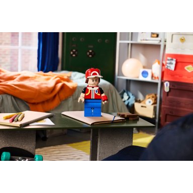 LEGO 40868 Pokémon Powiększona minifigurka Reda – zdjęcie