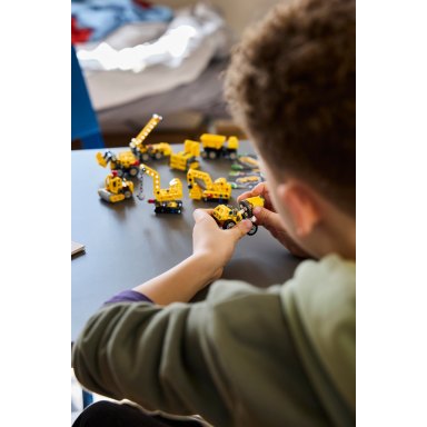 LEGO 42233 Technic Potężne maszyny – zdjęcie