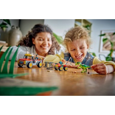 LEGO 77978 Jurassic World Ciężarówka do transportu młodego tyranozaura – zdjęcie