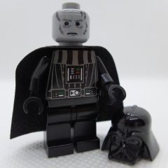 Minifigurka LEGO Darth Vader, Light Bluish Gray Skin, Scarred Right Cheek, Eyebrows