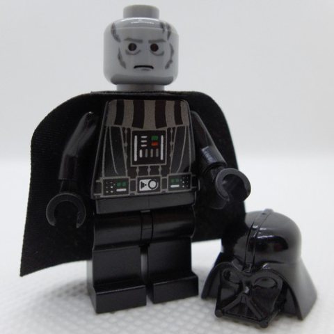 Minifigurka LEGO Darth Vader, Light Bluish Gray Skin, Scarred Right Cheek, Eyebrows