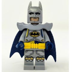 Minifigurka LEGO Batman, Light Bluish Gray Suit, Dark Blue Cape, Silver Cowl (Excalibur Batman)