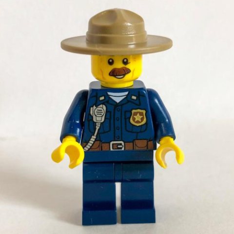 Minifigurka LEGO Mountain Police Chief, Dark Blue Shirt with Radio and Badge, Campaign Hat, Moustache