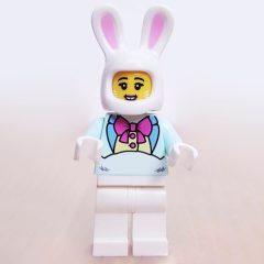 Minifigurka LEGO Easter Bunny, Woman, Dark Pink Bow Tie