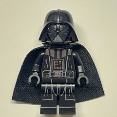 Minifigurka LEGO Darth Vader, White Skin, 19888 Cape, Green Square on Chest Panel