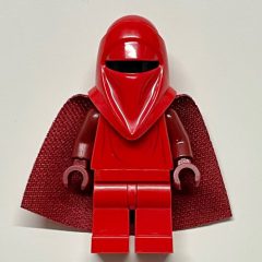 Minifigurka LEGO Royal Guard, Dark Red Hands, 19888 Cape, 3626c Head
