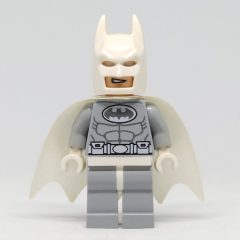 Minifigurka LEGO Batman, Light Bluish Gray Suit, White Cape and Cowl (Arctic Batman)