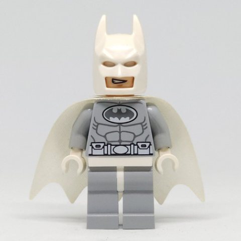 Minifigurka LEGO Batman, Light Bluish Gray Suit, White Cape and Cowl (Arctic Batman)