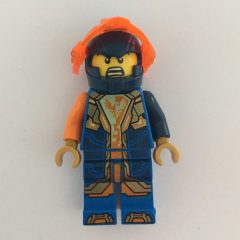 Minifigurka LEGO Clay Moorington with Tran-Orange Visor