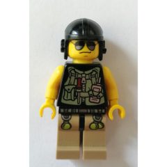 Minifigurka LEGO Hero with Utility Vest