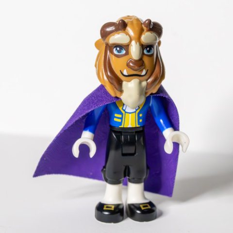 Minifigurka LEGO Beast, Blue Jacket, Black Legs, Dark Purple Cape