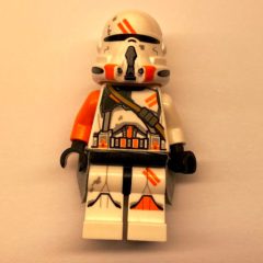 Minifigurka LEGO Clone Trooper, 212th Attack Battalion, Airborne, Orange Markings