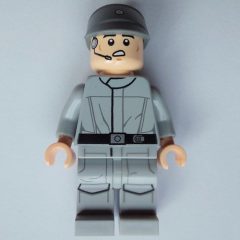 Minifigurka LEGO Imperial Crew, Light Bluish Gray Uniform, Dark Bluish Gray Cap, Plain Arms