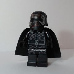 Minifigurka LEGO Kylo Ren, Helmet with Red Cracks, Cape