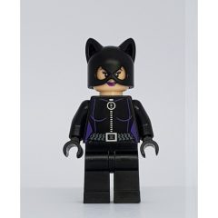 Minifigurka LEGO Catwoman with Purple Lips