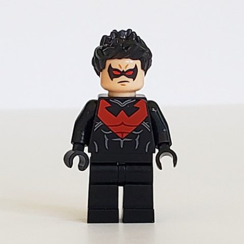 Minifigurka LEGO Nightwing with Dark Red Eyes and Dark Red Chest Symbol