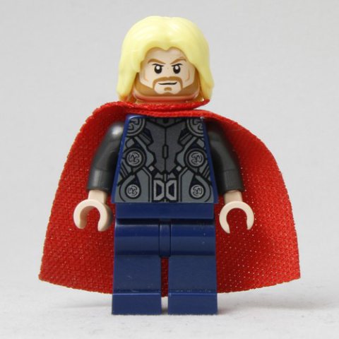 Minifigurka LEGO Thor with Plain Dark Blue Legs