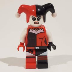 Minifigurka LEGO Harley Quinn in Black and Red Jester Outfit with White Arms