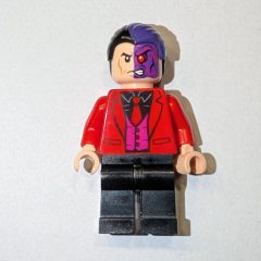 Minifigurka LEGO Two-Face with Red Jacket, Dark Pink Vest and Black Shirt