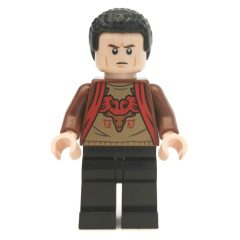 Minifigurka LEGO Viktor Krum, Reddish Brown Jacket Over Shirt with Durmstrang Crest