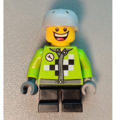 Minifigurka LEGO Boy, Lime Jack with Black and White Checks, Short Black Legs, Light Bluish Gray Helmet