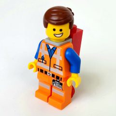 Minifigurka LEGO Emmet, Piece of Resistance, Happy / Scared, Red Plate