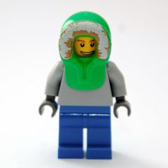 Minifigurka LEGO Man, Plain Light Bluish Gray Torso, Blue Legs, Bright Green Hood
