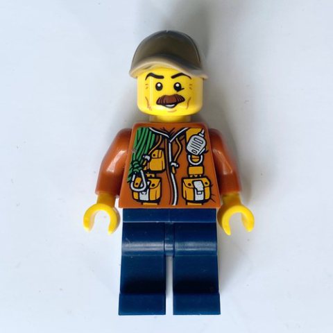Minifigurka LEGO Explorer, Jacket with Pouches, Radio, and Rope, Dark Tan Cap, Moustache