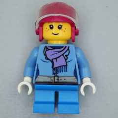 Minifigurka LEGO Girl, Medium Blue Jacket with Medium Lavender Scarf, Short Dark Azure Legs, Magenta Helmet with Visor