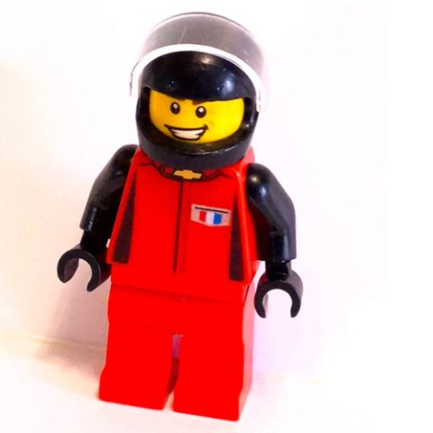 Minifigurka LEGO Race Driver, Red Torso, Red Legs, Black Helmet, Chevrolet