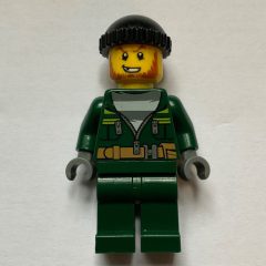 Minifigurka LEGO Criminal, Open Dark Green Jacket over Prison Shirt, Black Hat, Beard