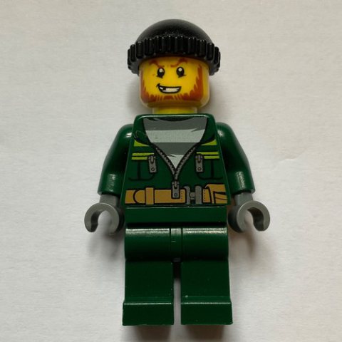 Minifigurka LEGO Criminal, Open Dark Green Jacket over Prison Shirt, Black Hat, Beard