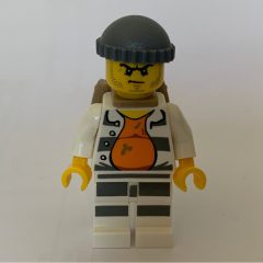 Minifigurka LEGO Criminal, Open Prison Shirt #18675 over Orange Top, Dark Bluish Gray Hat, Dark Tan Backpack, Stubble