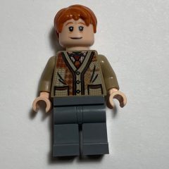 Minifigurka LEGO Arthur Weasley, Patchwork Cardigan