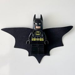 Minifigurka LEGO Batman, Black Suit, Black Cape and Cowl, Wide Cape