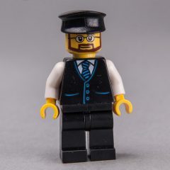 Minifigurka LEGO Man, Black Vest and Tie, Black Legs, Black Hat, Beard and Glasses