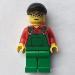 Minifigurka LEGO Man, Green Overalls over Red Shirt, Black Cap, Glasses