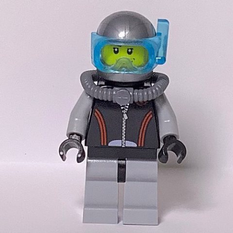 Minifigurka LEGO Diver, Black and Gray Wetsuit, Helmet with Mask, Airtank, Stubble