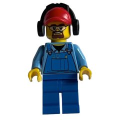 Minifigurka LEGO Ground Crew, Blue Overalls over Shirt, Red Cap with Ear Defenders, Safety Glasses and Goatee Beard