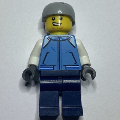 Minifigurka LEGO Man, Bright Light Blue Letterman Jacket, Dark Blue Legs, Light Bluish Gray Helmet