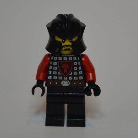 Minifigurka LEGO Dragon Knight, Red, Helmet, Black Beard