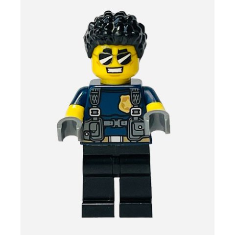 Minifigurka LEGO Duke DeTain, Short Sleeved Police Shirt
